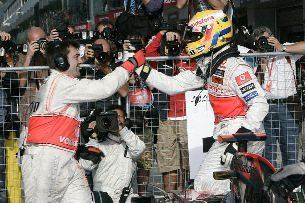 Hamilton celebra la pole