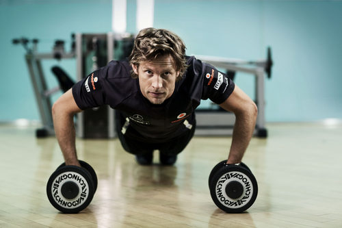 Flexiones para Button en el gimnasio de McLaren