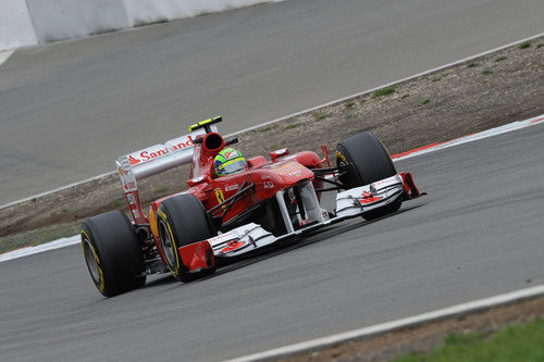 Felipe Massa rueda por la pista de Nürburgring