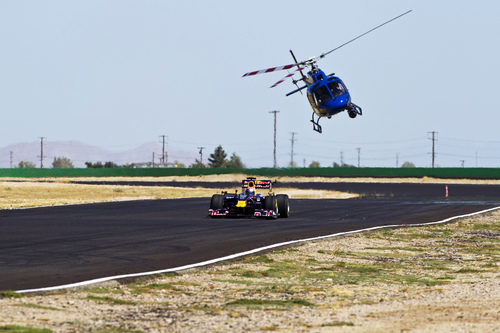 Un helicóptero persigue al Red Bull de Tom Cruise en Texas