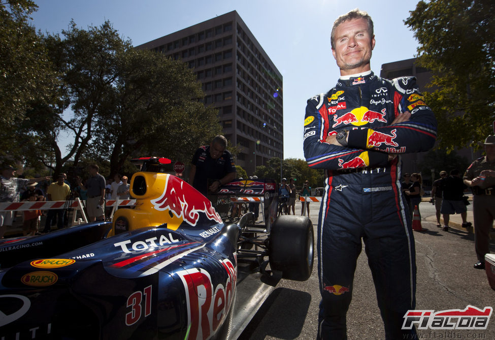 Coulthard listo para subirse al RB5 en Austin