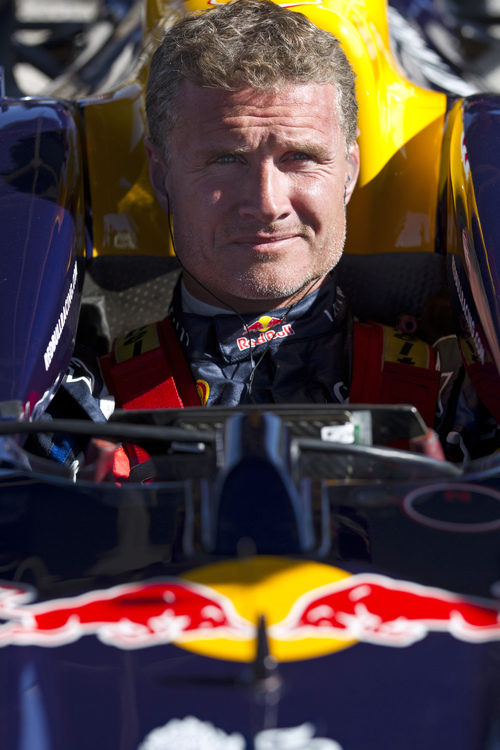 David Coulthard sentado ya en el RB5 para la exhibición en Austin