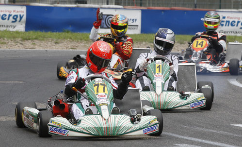 Schumacher delante de Vettel en la carrera de karts