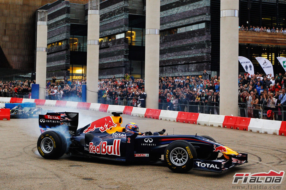 La afición entregada a Webber y su RB5