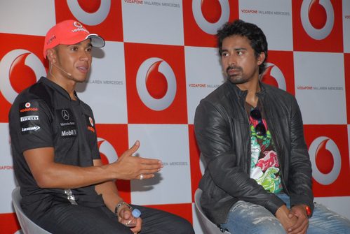 Lewis Hamilton presenta en Bangalore su primera exhibición en India