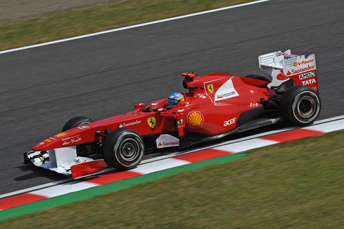 Fernando Alonso rueda en los libres del GP de Japón 2011