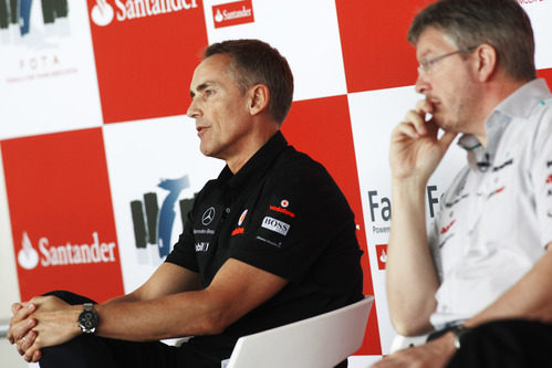 Whitmarsh habla en el encuentro de la FOTA con los aficionados