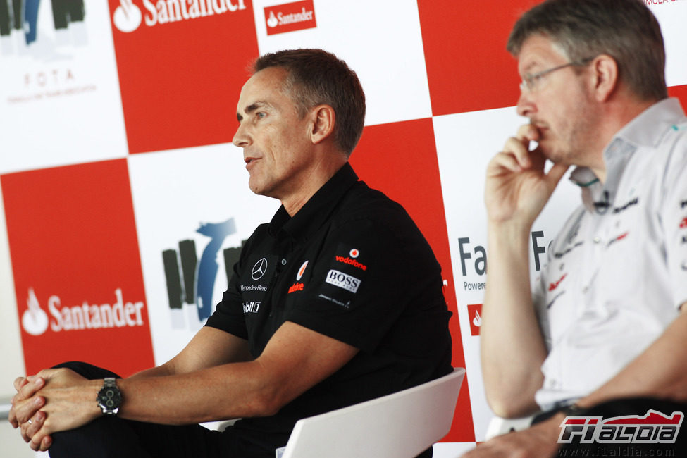 Whitmarsh habla en el encuentro de la FOTA con los aficionados