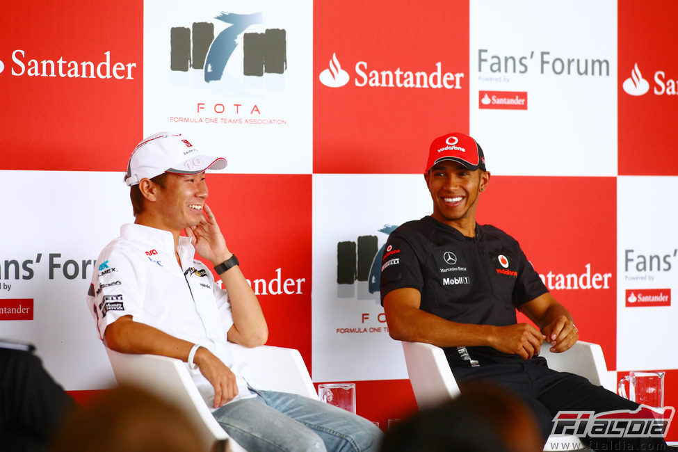 Kobayashi y Hamilton se divierten en el encuentro de la FOTA