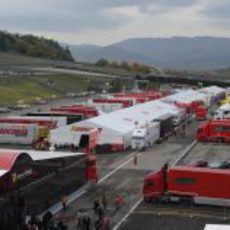 El 'paddock' de Mugello durante las Finales Mundiales de Ferrari 2011