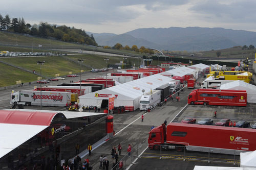 El 'paddock' de Mugello durante las Finales Mundiales de Ferrari 2011