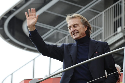 Montezemolo saluda a la afición en las Finales Mundiales 2011