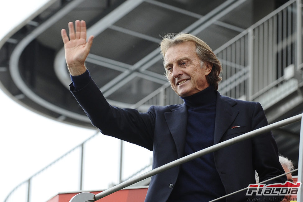 Montezemolo saluda a la afición en las Finales Mundiales 2011