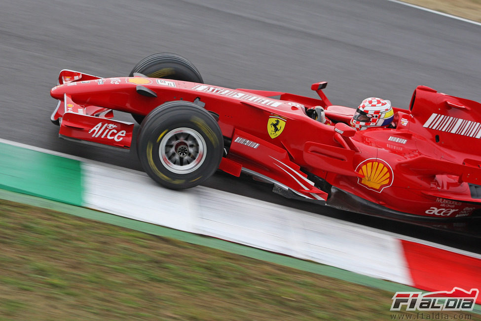 El Ferrari F2007 rueda en Mugello