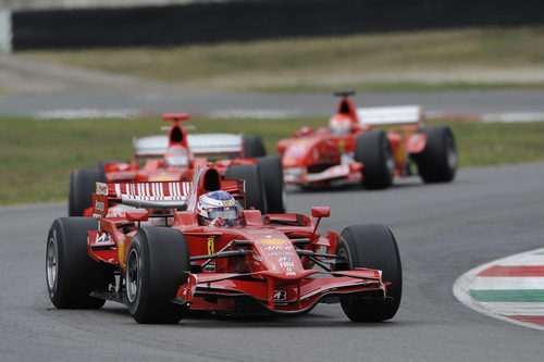 El Ferrari F2008 encabeza el desfile de monoplazas en Mugello