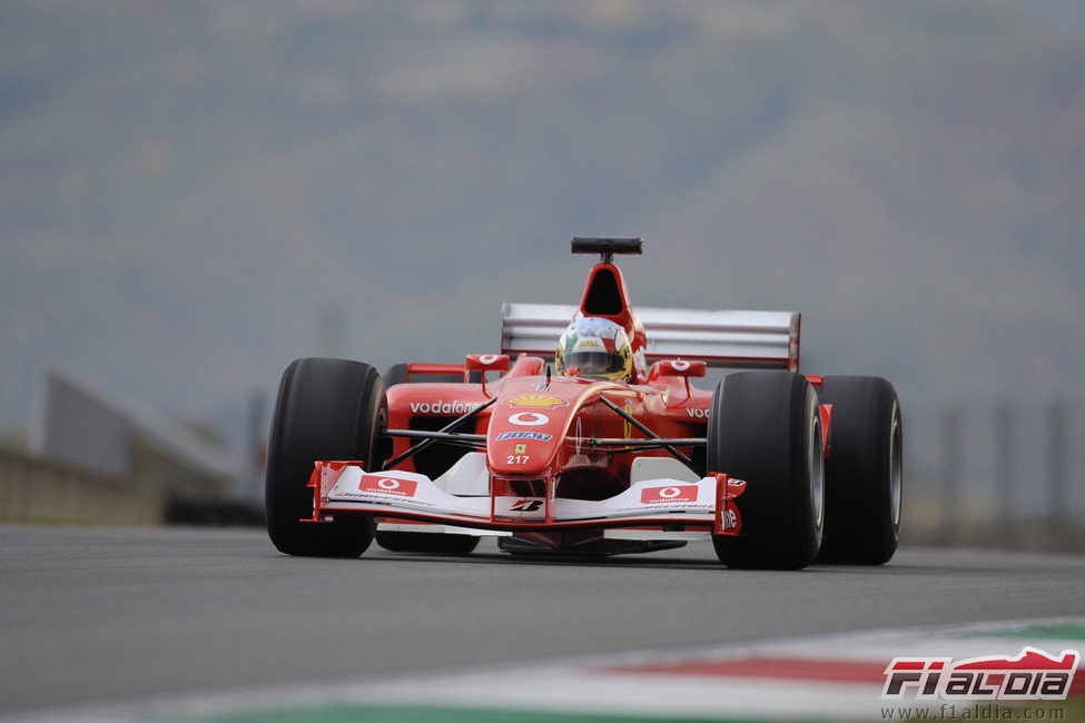 El Ferrari F2002 en las Finales Mundiales de 2011