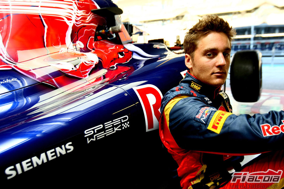 Stefano Coletti con Toro Rosso en los test de Abu Dabi 2011