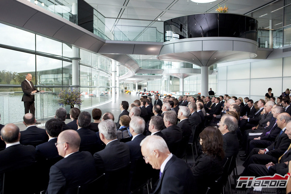 Ron Dennis habla en el McLaren Technology Centre