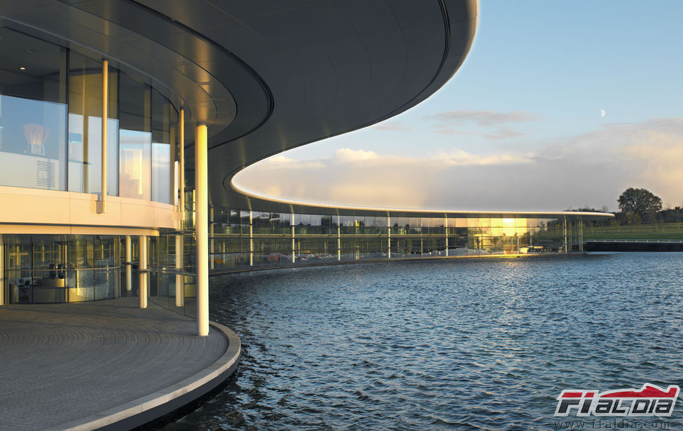 Vista exterior McLaren Technology Centre