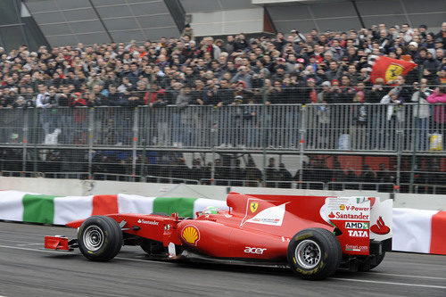 Fisichella en el F10 en Bolonia