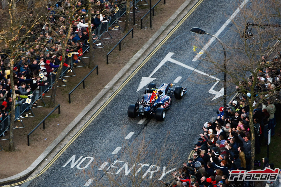 Imagen desde el aire de Mark Webber en Milton Keynes