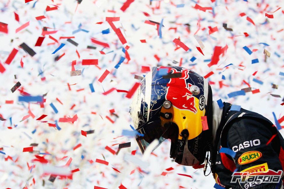 Un Vettel bicampeón del Mundo entregado a sus fans