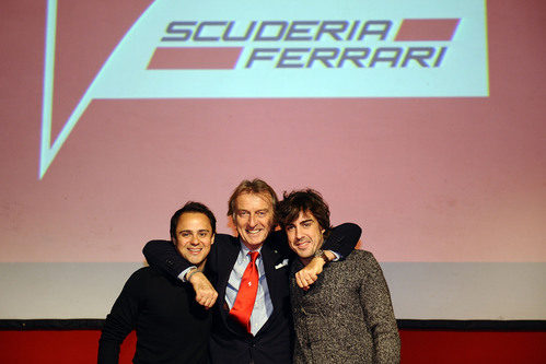 Luca di Montezemolo abraza a Fernando Alonso y Felipe Massa