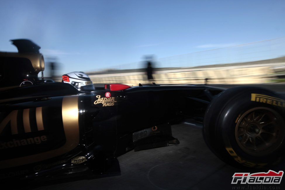 Räikkönen sale a pista con el Lotus R30