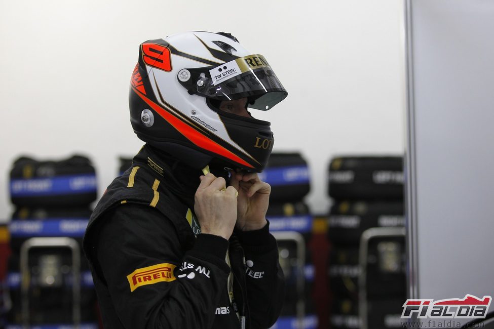 Räikkönen se pone su nuevo casco