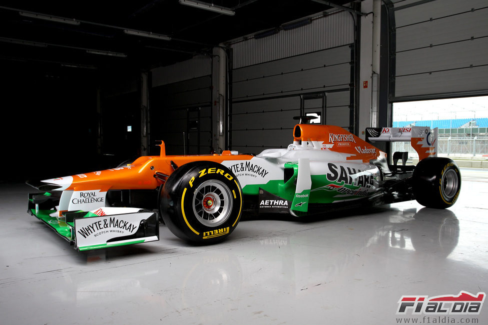 Force India VJM05 en el box de Silverstone