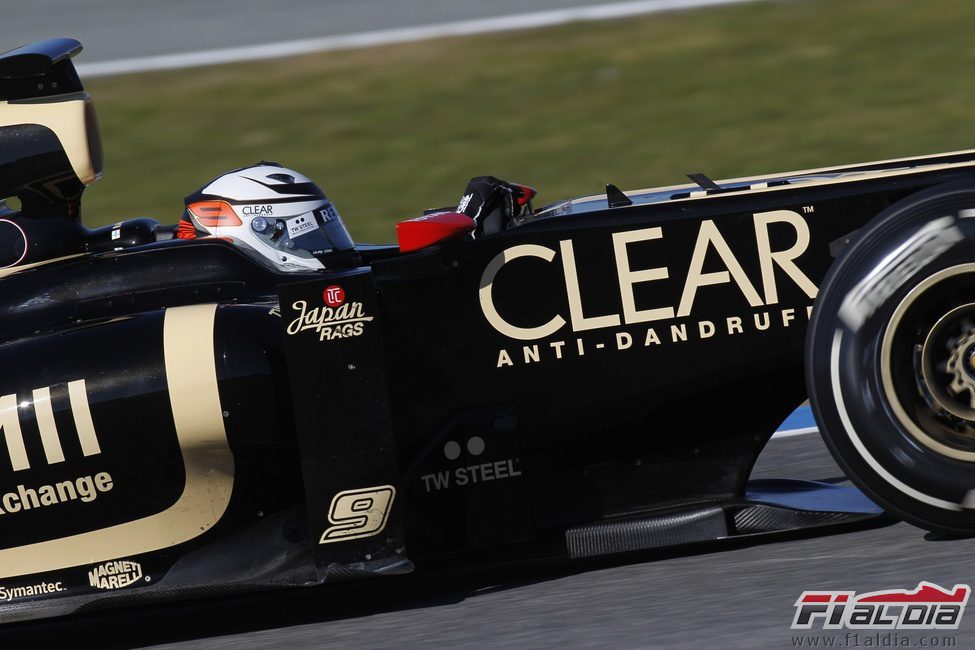 Kimi en el Lotus rodando en Jerez