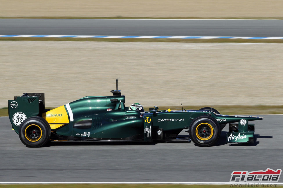 Vista lateral del Caterham de Kovalainen en Jerez