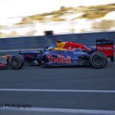 Sebastian Vettel sale a pista con el RB8 en Jerez