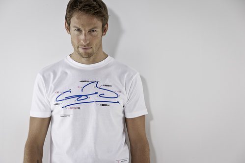 Jenson Button con una de las nuevas camisetas del equipo