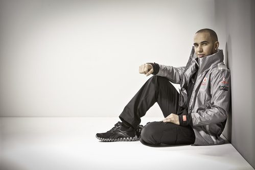 Lewis Hamilton con la nueva ropa de McLaren