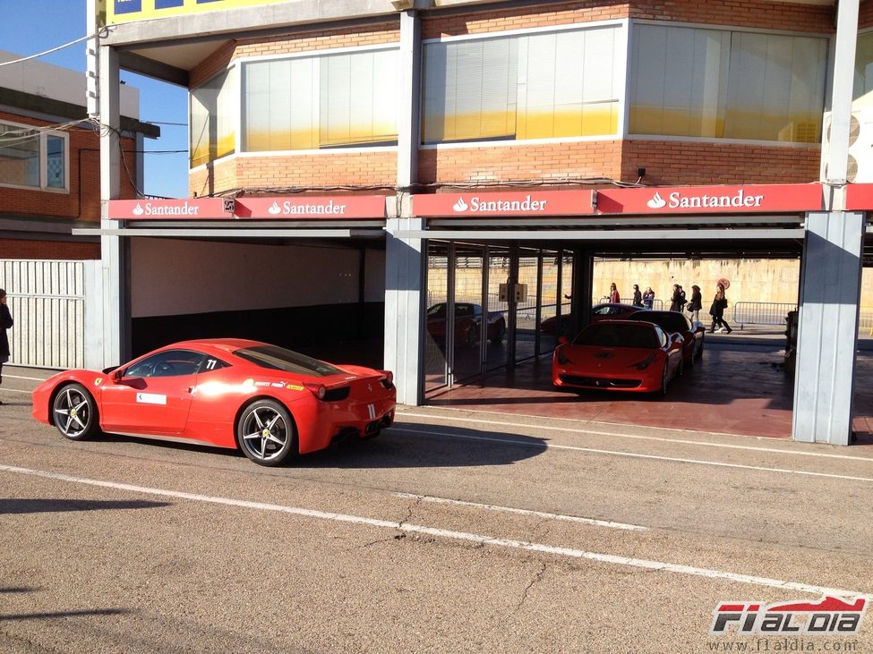 Los Ferrari 458 Italia listos para el acto