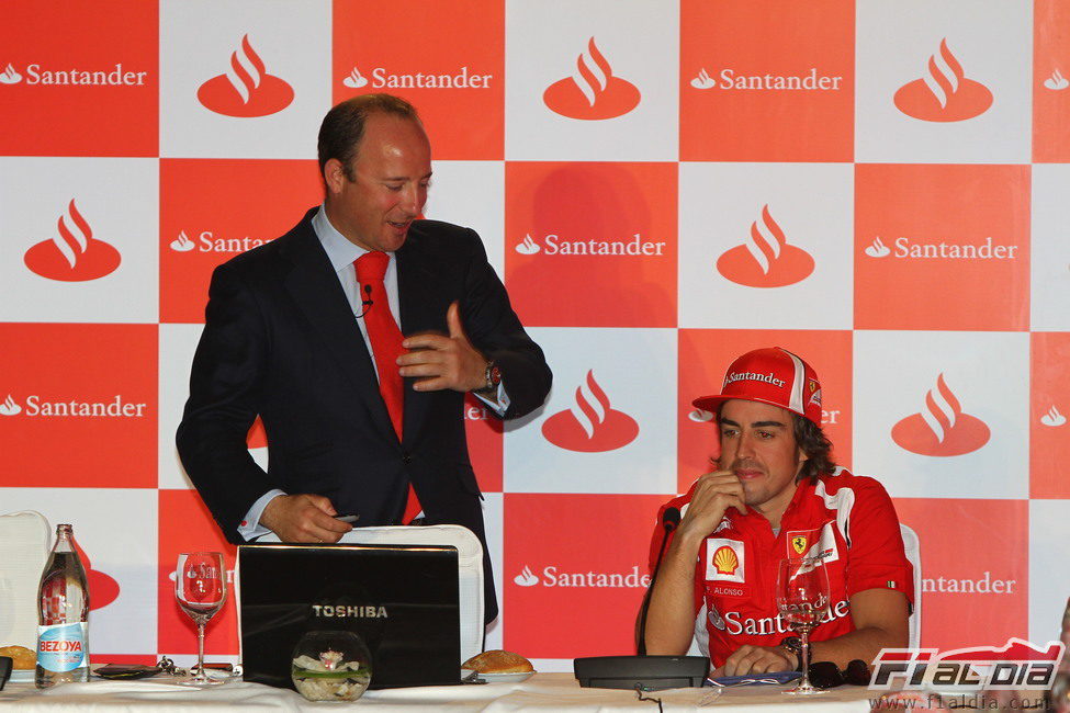 Juan Manuel Cendoya y Fernando Alonso en el Jarama