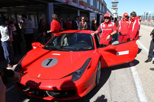 Fernando Alonso con el Ferrari 458 Italia en el Jarama