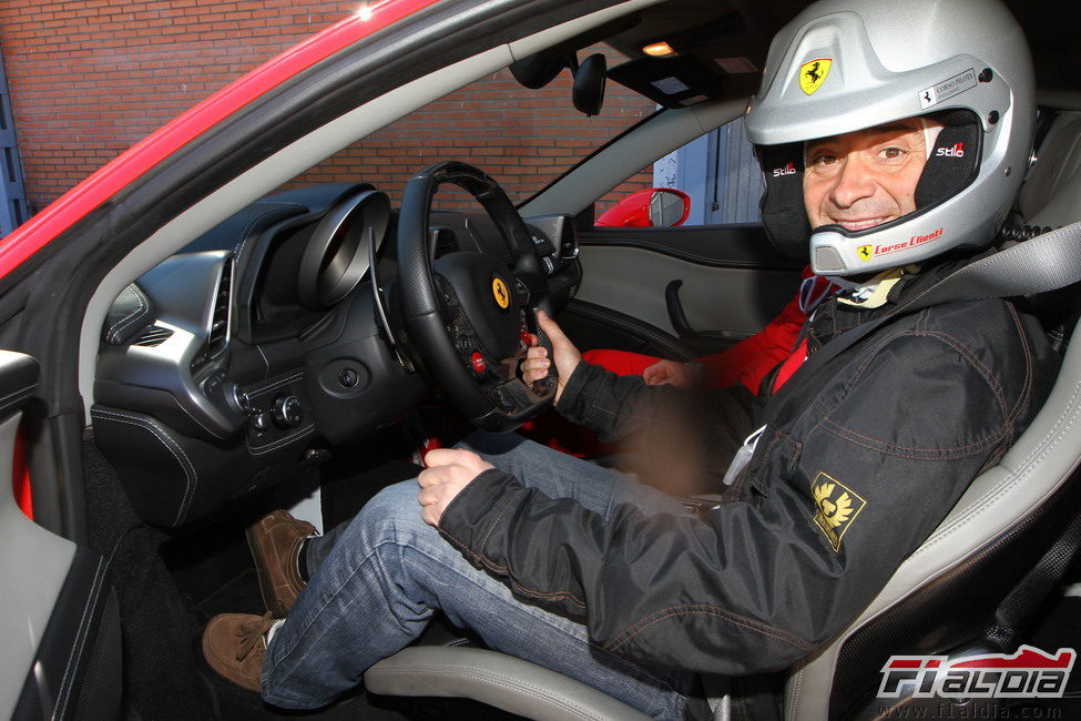 Antonio Lobato en el Ferrari 458 Italia