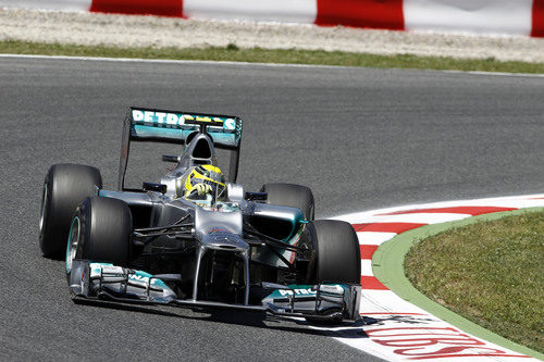 Nico Rosberg prueba las mejoras del W03 en los Libres 1