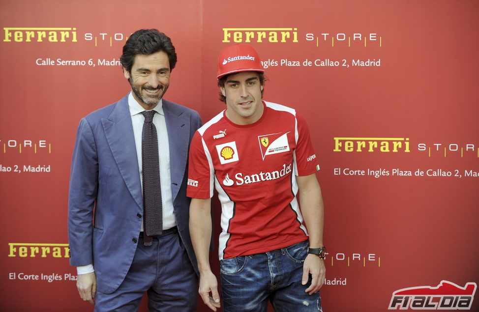 Fernando Alonso en la inauguración de la Ferrari Store de Madrid