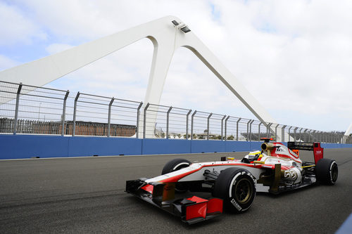 Pedro de la Rosa cruza el puente del Valencia Street Circuit