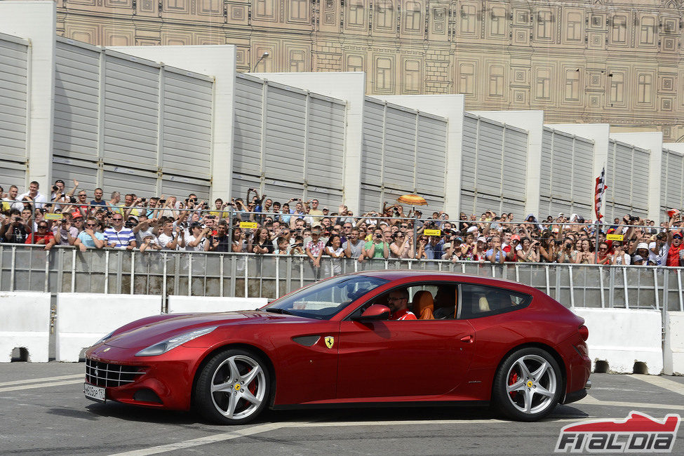 El Ferrari FF también estuvo en Moscú