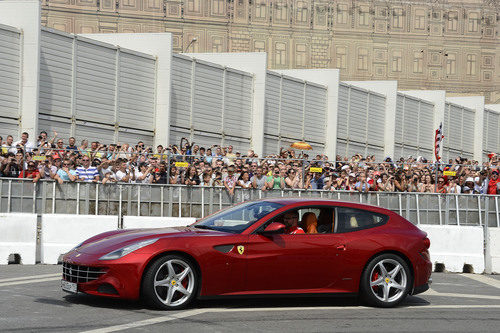 El Ferrari FF también estuvo en Moscú