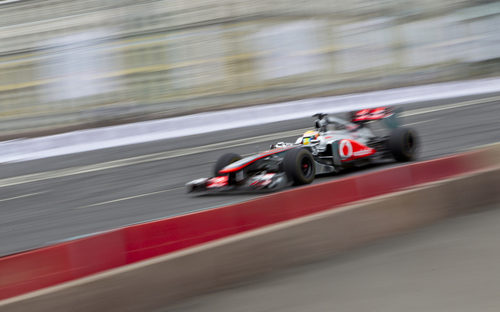 Lewis Hamilton pilota al máximo en Rusia