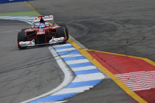 Penútima curva de Hockenheim para Fernando Alonso