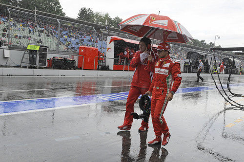 Felipe Massa vuelve al box tras ser eliminado