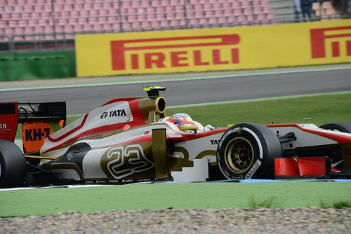 Narain Karthikeyan pilota el F112 en la clasificación del sábado