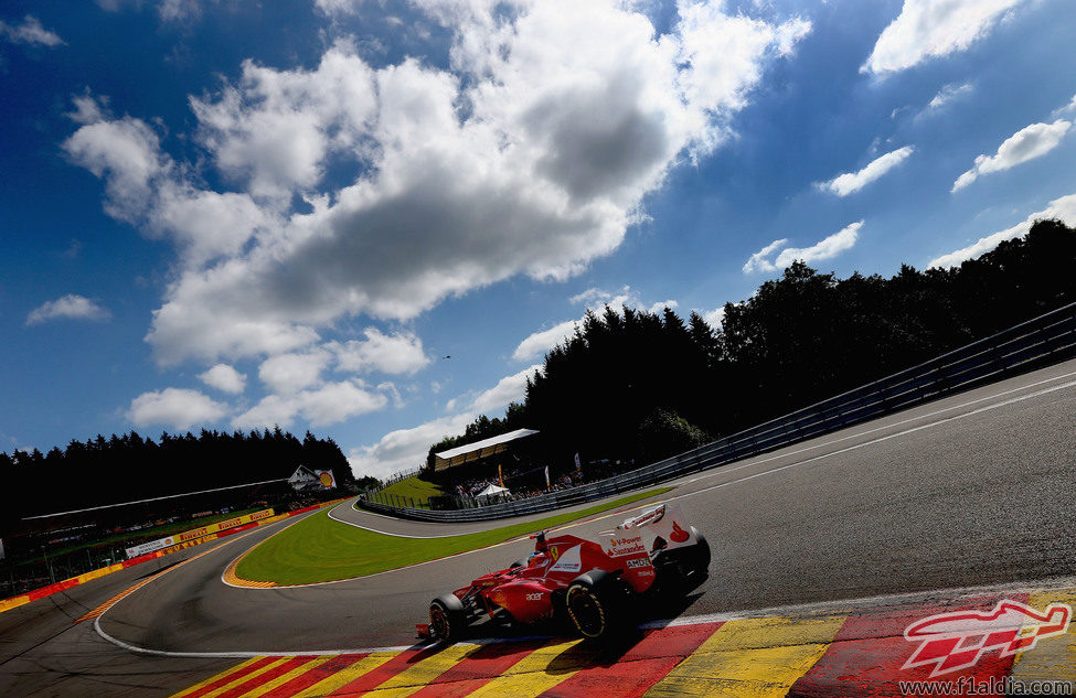 Fernando Alonso en Eau Rouge con el F2012