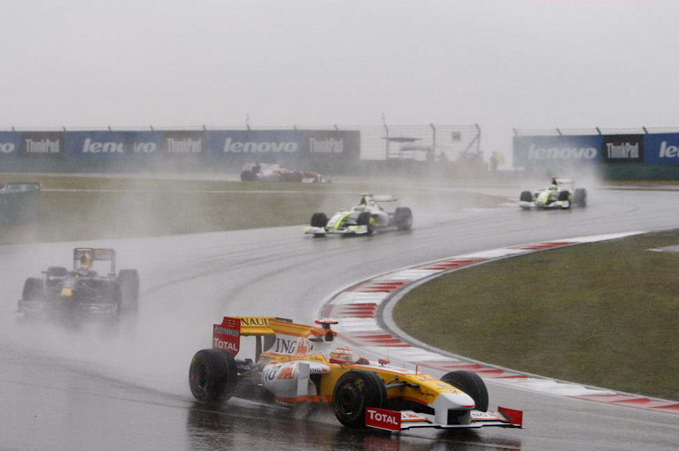 Alonso detrás del Safety car